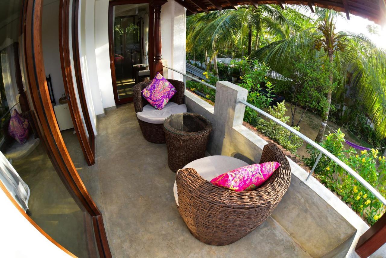 Tropical House - Jungleside Villa Hikkaduwa Esterno foto